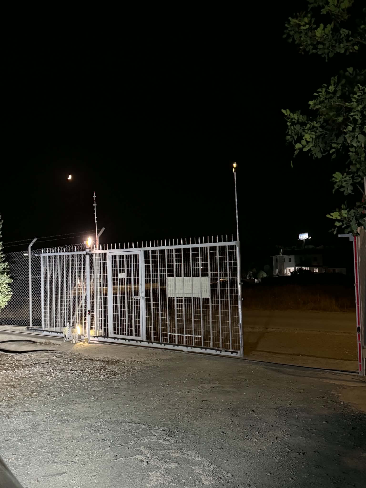 Automated Sliding Gate with WiFi Extension & Remote Smartphone Control (3/3)